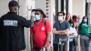 Security guards risk their lives by asking customers to wear masks