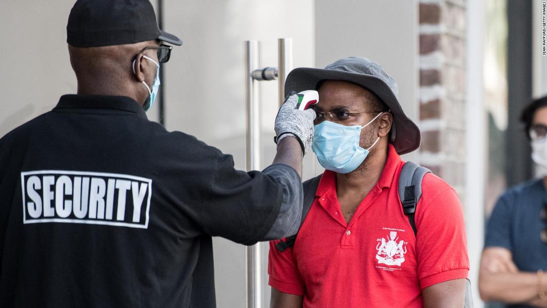 Security guards risk their lives by asking customers to wear masks - CNN