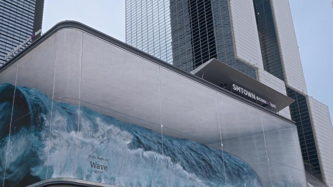 Ola gigante en 3D impresiona por su realismo en la pantalla publicitaria más grande de del Sur - CNN