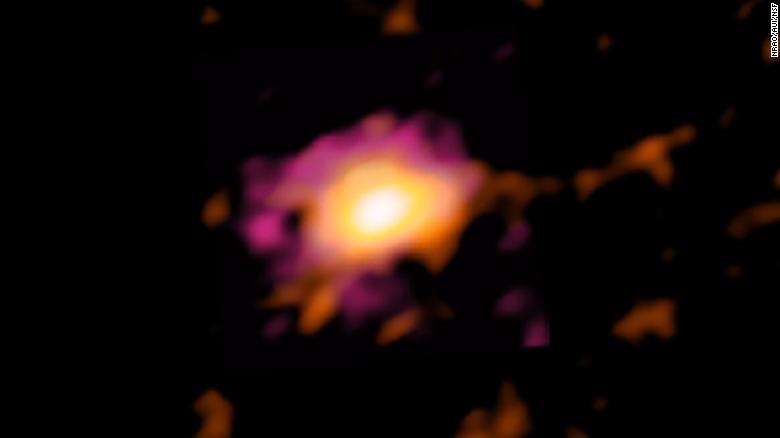 这张ALMA图片显示了遥远宇宙中的沃尔夫圆盘。