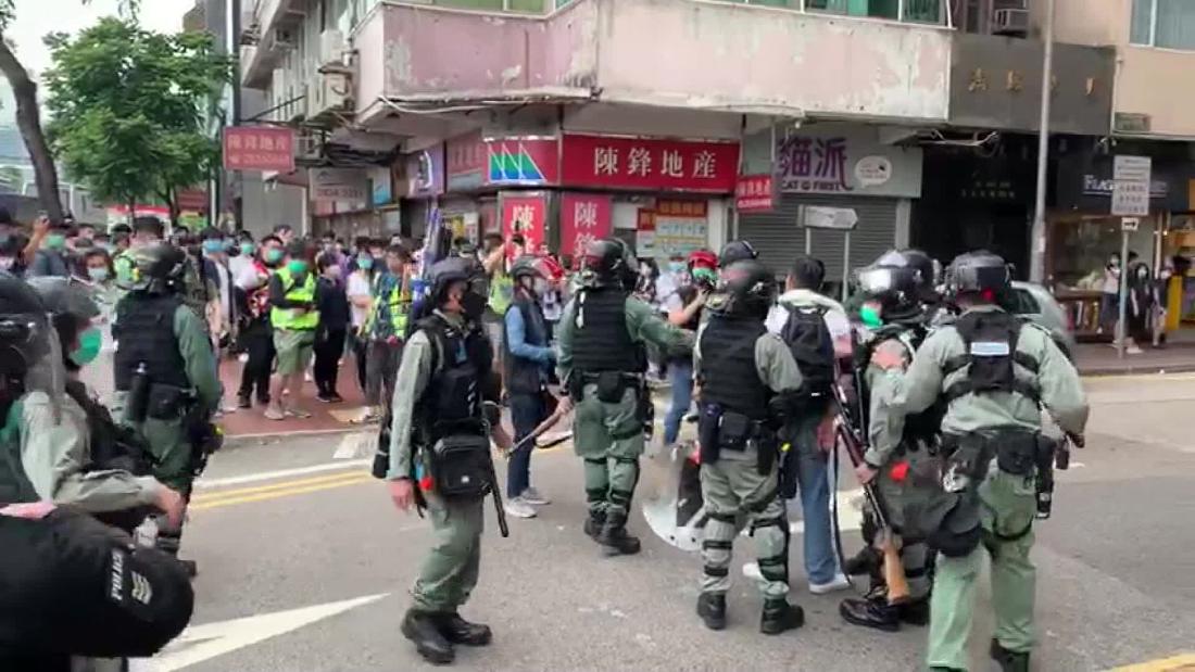 Hong Kong Police Fire Tear Gas On Pro Democracy Protesters Cnn Video 