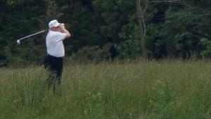 U.S. President Donald Trump swings a golf club during a round of golf, amid the coronavirus disease (COVID-19) outbreak, in Sterling, Virginia, U.S., May 24, 2020. REUTERS/Tom Brenner