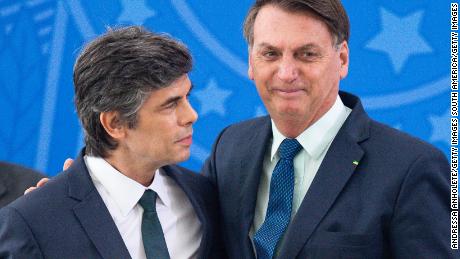 Bolsonaro y Nelson Teich (izquierda), que no estuvieron de acuerdo con el presidente y renunciaron. 