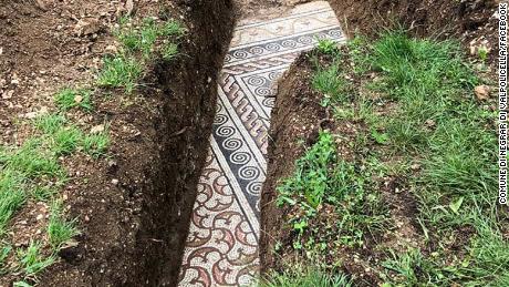 Perfectly preserved ancient Roman mosaic floor discovered in Italy