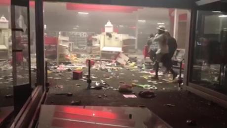 CNN reporter describes &#39;chaos&#39; at looted Target 