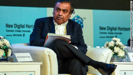 India&#39;s richest man and oil-to-telecom conglomerate Reliance Industries chairman Mukesh Ambani (R) attends the India Mobile Congress 2018 in New Delhi on October 25, 2018. - The second edition of the India Mobile Congress is taking place in New Delhi from 25-27 October. (Photo by CHANDAN KHANNA / AFP)        (Photo credit should read CHANDAN KHANNA/AFP via Getty Images)