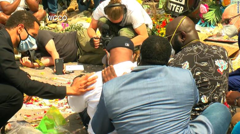 Crowds at George Floyd memorial take knee with his brother