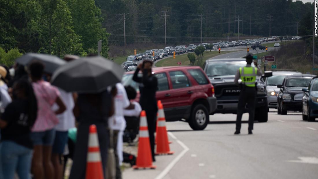 Mourners arrive for Floyd&#39;s public viewing in Raeford.