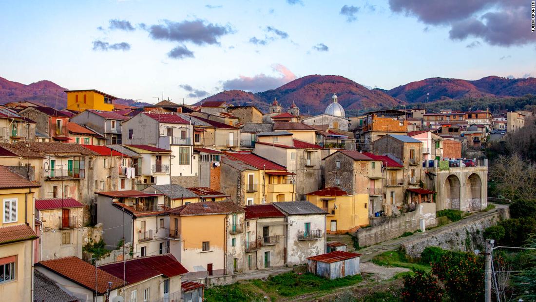 Cinquefrondi: the 'Covid-free' Italian town selling $1 houses