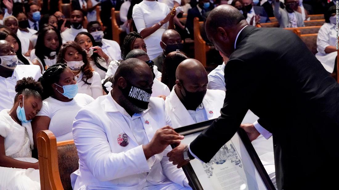 Houston Mayor Sylvester Turner hands Floyd&#39;s family a proclamation during Tuesday&#39;s funeral. Turner proclaimed that June 9 will be &lt;a href=&quot;https://www.cnn.com/us/live-news/black-lives-matter-protests-george-floyd-06-09-2020/h_09e522627996d432e59afe9e7e2fa02d&quot; target=&quot;_blank&quot;&gt;&quot;George Perry Floyd Day&quot;&lt;/a&gt; in the city of Houston.