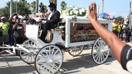 A gold casket with Floyd&#39;s remains was taken to the burial site in Pearland on a white carriage.