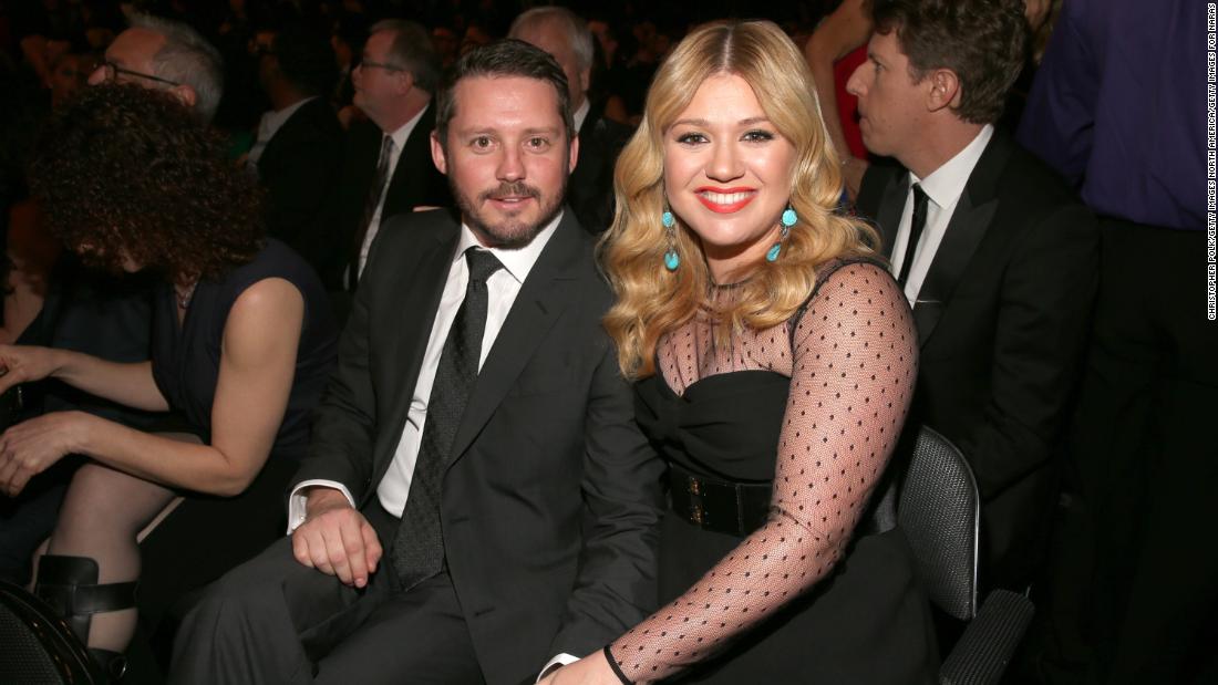 Kelly Clarkson says life's 'been a little of a dumpster' since filing for divorce - CNN