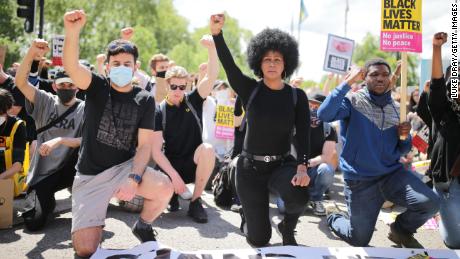 UN human rights experts called on the British government to &quot;categorically reject&quot; the race report it commissioned following last year&#39;s protests.