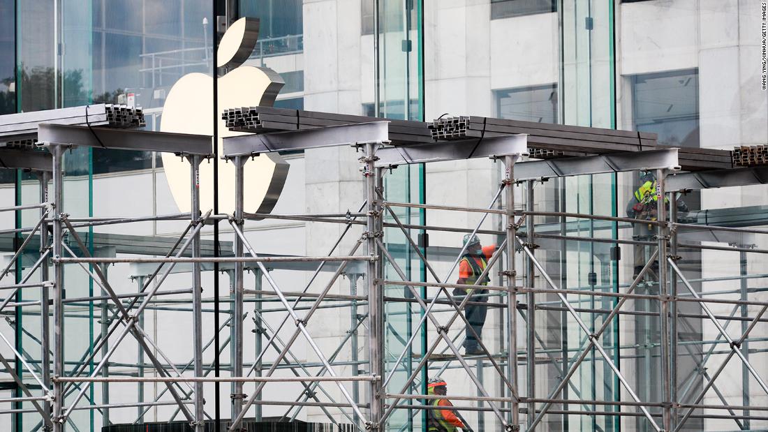 Workers remove the blocks around an Apple Store on New York&#39;s Fifth Avenue on June 12. After 78 days of stay-at-home orders — the longest coronavirus lockdown in the country — &lt;a href=&quot;https://www.cnn.com/interactive/2020/06/us/new-york-coronavirus-reopening-cnnphotos/index.html&quot; target=&quot;_blank&quot;&gt;New York launched Phase One of its reopening plan&lt;/a&gt; on June 8. That meant hundreds of thousands of people could get back to work, including nonessential workers in construction and manufacturing. Retail stores could set up curbside or in-store pickups.