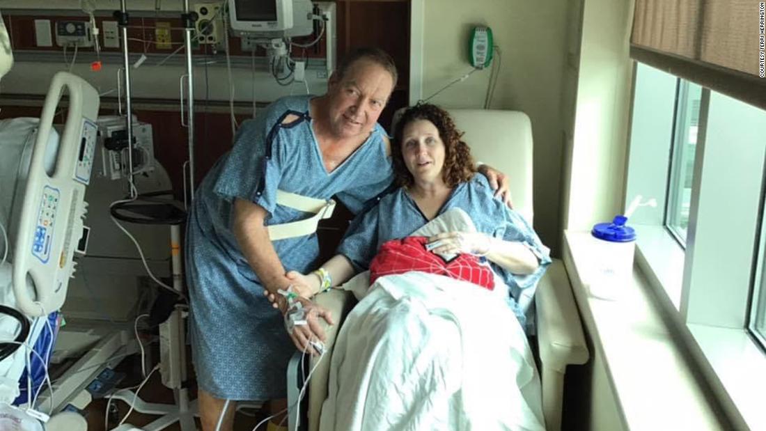 16 years after her late husband's donated organs saved a life, she gave her kidney to save the life of the same man