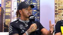 Hamilton vorbește în mass-media la o conferință de presă înainte de Marele Premiu de la Melbourne.
