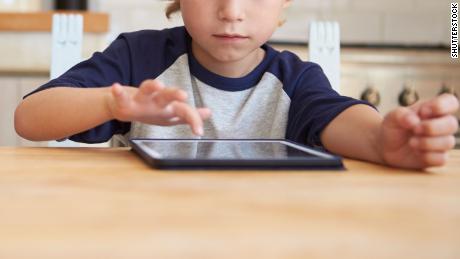 Physicians group calls for legislation to regulate digital advertising and its effect on kids