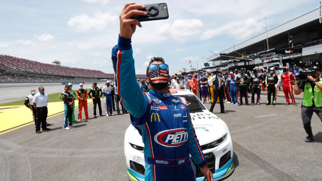 NASCAR drivers offer Bubba Wallace show of support after noose is found in his garage