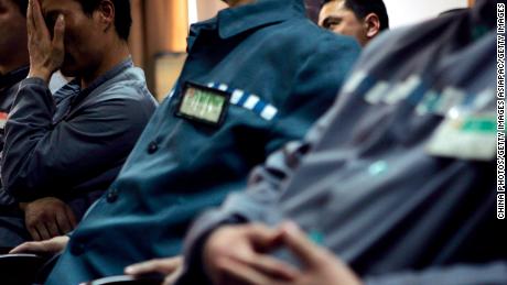 Presos en la famosa prisión de Qingpu en Shanghai, acusada de trabajo forzado en el pasado. 