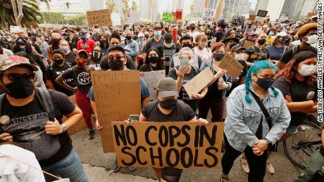 Está creciendo un movimiento para expulsar a la policía de las escuelas