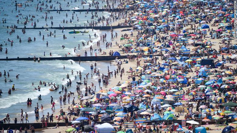 UK declares 'major incident' as tourists flood beaches