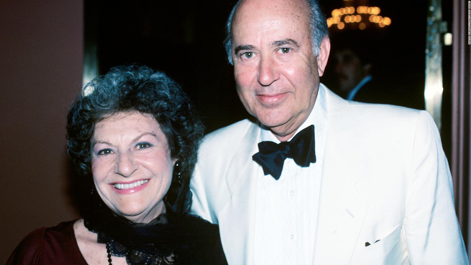 Carl Reiner Longtime Comedy Legend Dies At 98 Cnn 3916