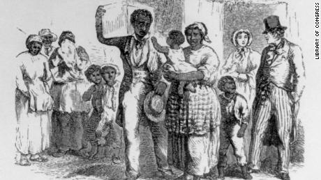 Un hombre negro esclavizado fue vendido por su familia. 