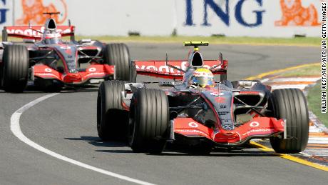 Lewis Hamilton (R)  leads teammate Fernando Alonso during the Australian Grand Prix in Melbourne, 18 March 2007.