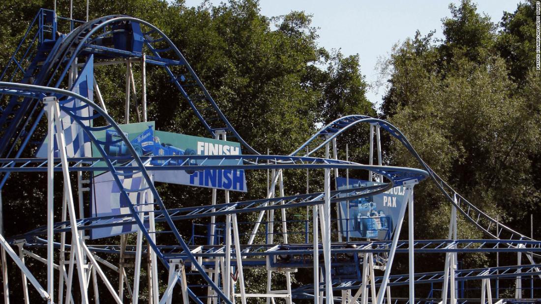 A woman died Sunday after falling from a roller coaster in a theme park in Oise, in northern France.The accident occurred on Saturday around 1:45 pm a