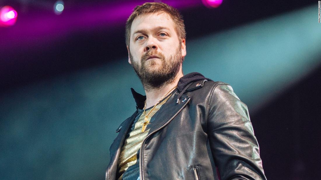 Kasabian frontman Tom Meighan quits rock band over 'personal issues' - CNN