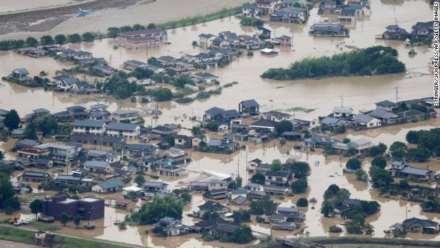 Gemist: Record-breaking rainfall triggers deadly floods in Japan