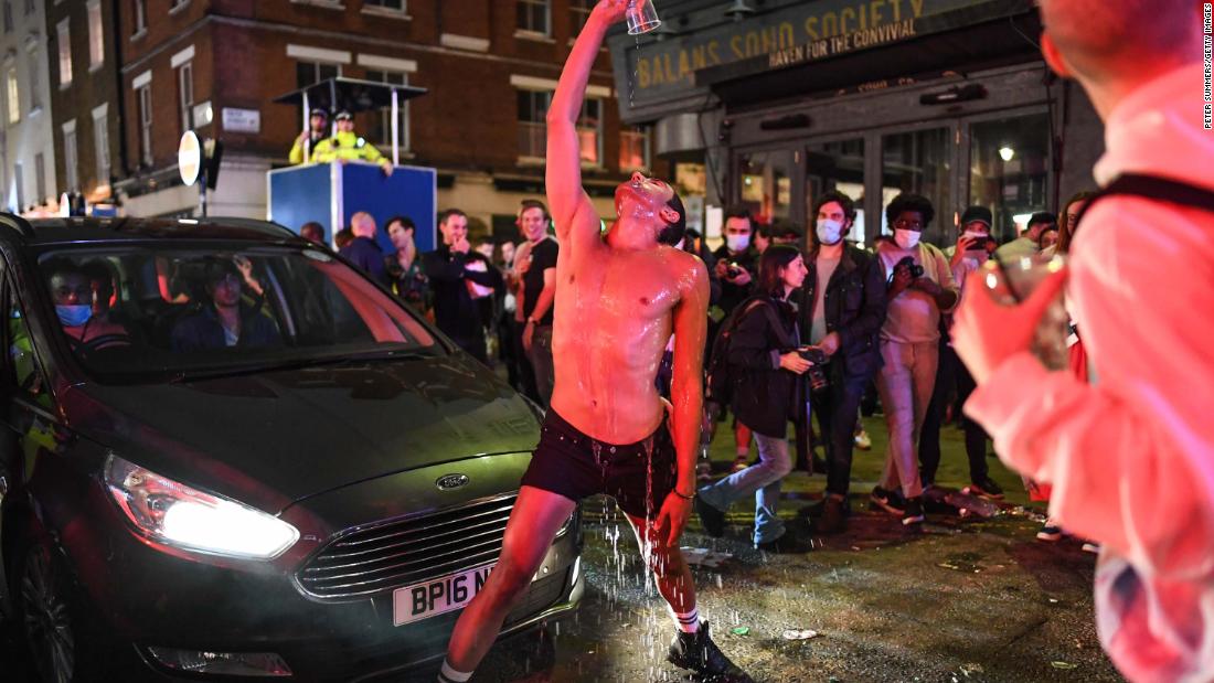 A man pours water over himself in London&#39;s Soho neighborhood on July 4 — the day pubs, hotels and restaurants &lt;a href=&quot;https://www.cnn.com/2020/07/04/uk/uk-pubs-reopening-saturday-scli-gbr-intl/index.html&quot; target=&quot;_blank&quot;&gt;were allowed to reopen&lt;/a&gt; in the United Kingdom.