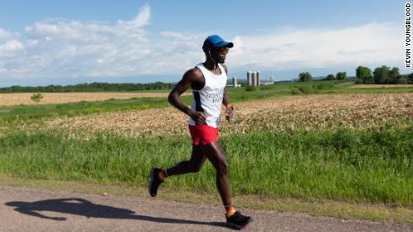 Ultra-runner breaks speed record after running 1,200 miles