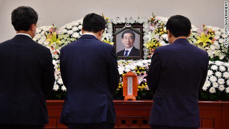 People pay their respects to Park Won-soon at a mortuary in Seoul on July 10, 2020. 