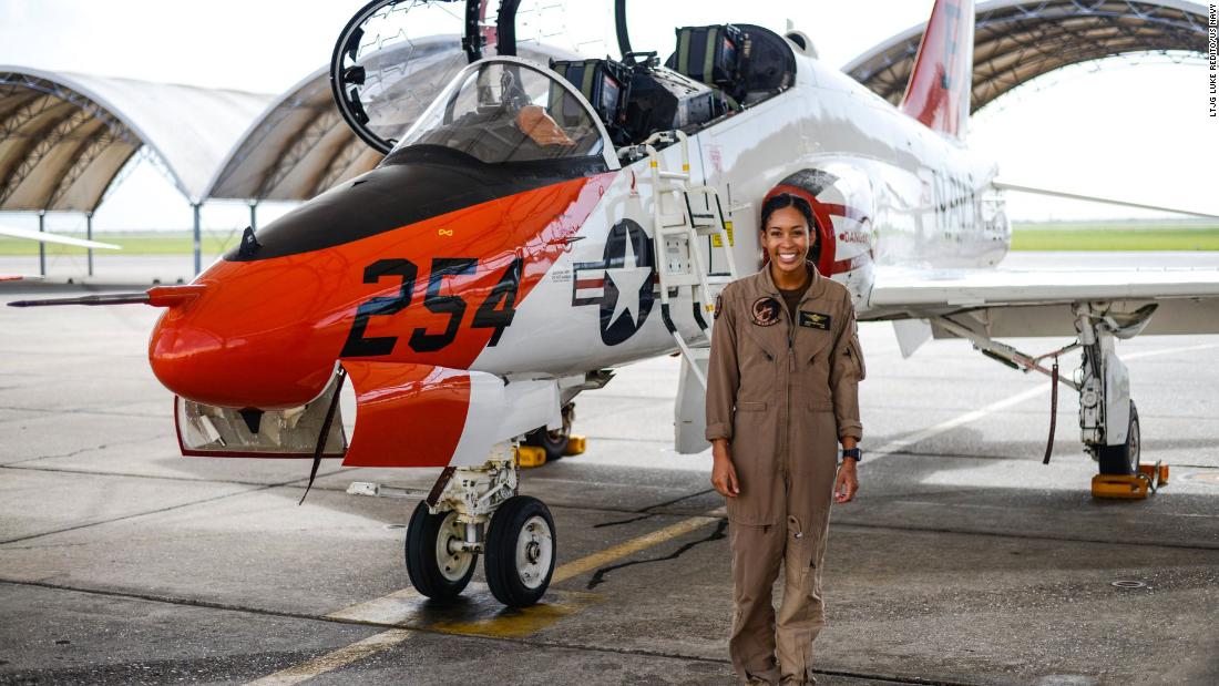 Madeline Swegle Has Become The Us Navy S First Black Female Tactical Aircraft Pilot Cnn