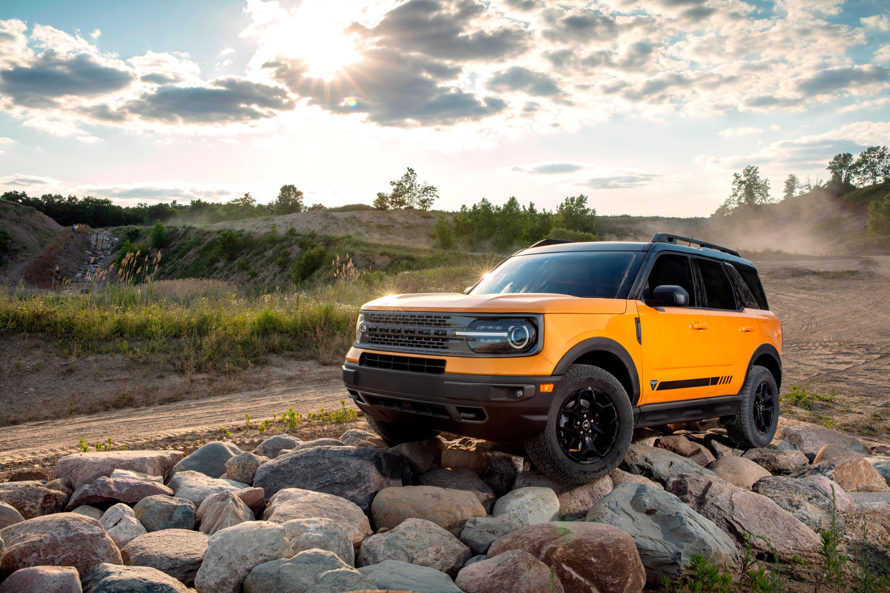 21 Ford Bronco Reveal New Suvs Boast Of Jeep Beating Off Road Abilities Cnn