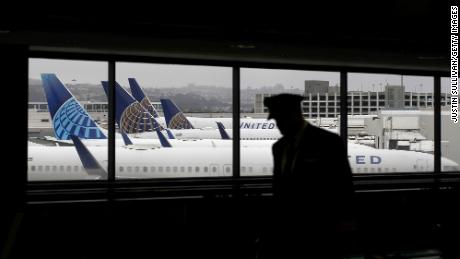 United says vaccinated pilots and flight attendants may refuse to fly with unvaccinated colleagues 