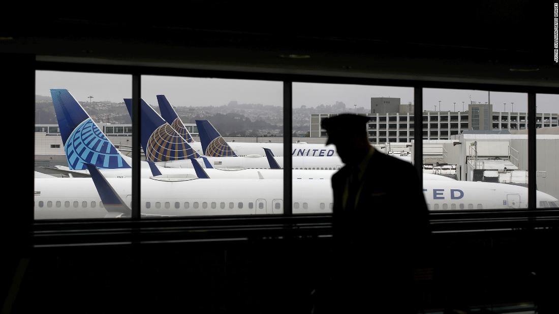 United says vaccinated pilots and flight attendants could refuse to fly with unvaccinated coworkers