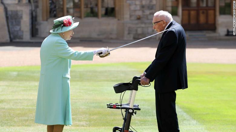 Queen makes 100-year-old WWII veteran a knight