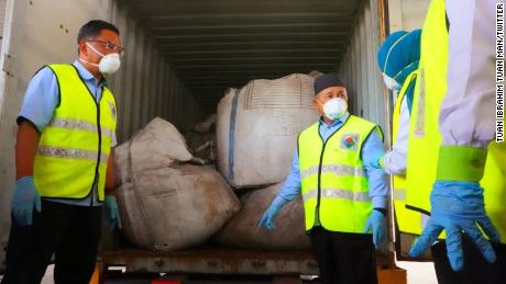 2020年6月，马来西亚当局在Tanjung Pelepas港口发现了110个集装箱装运的废物。