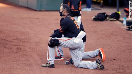 San Francisco Giants&#39; players and manager kneel during national anthem in exhibition game against Oakland