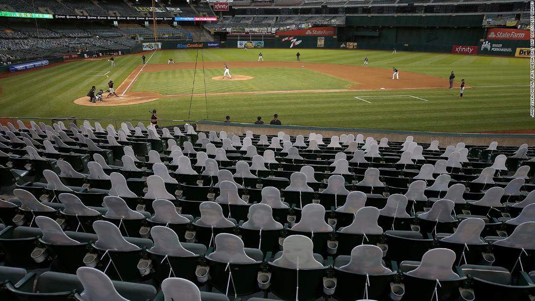 Fans stunned by D'Backs practicing with fake crowd noise to