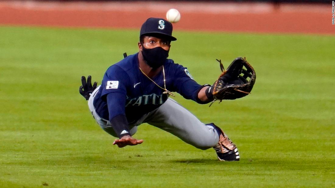 Seattle Mariners right fielder Mallex Smith dives for a ball in Houston on Friday.