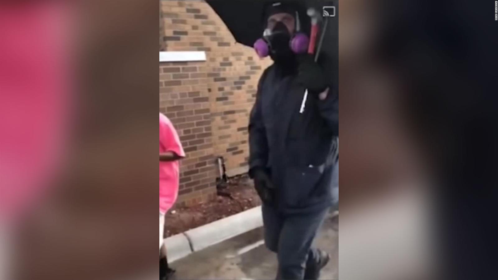 Minneapolis Police Identify Umbrella Man Who Helped Incite George Floyd Riots Warrant Says Cnn 