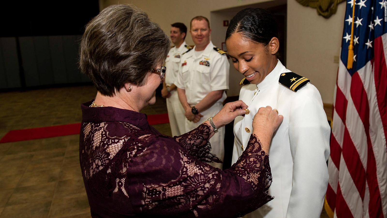 US Navy's first Black female tactical jet pilot gets her 'wings of gold ...