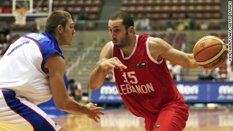Lebanon&#39;s Fadi El Khatib (R) drives past Serbia and Montenegro&#39;s Miroslav Raicevic (L) during their Group A preliminary round match on the third day of the World Basketball Championship in Sendai, in Miyagi Prefecture, 21 August 2006. Serbia and Montenegro won 104-57. 