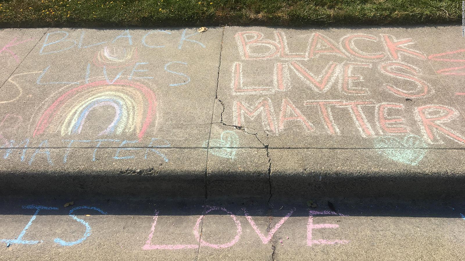 After A White Man Repeatedly Erased Girl S Black Lives Matter Chalk Drawing In Front Of Her
