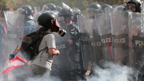 Lebanon protesters storm ministries as violent protests grip Beirut 