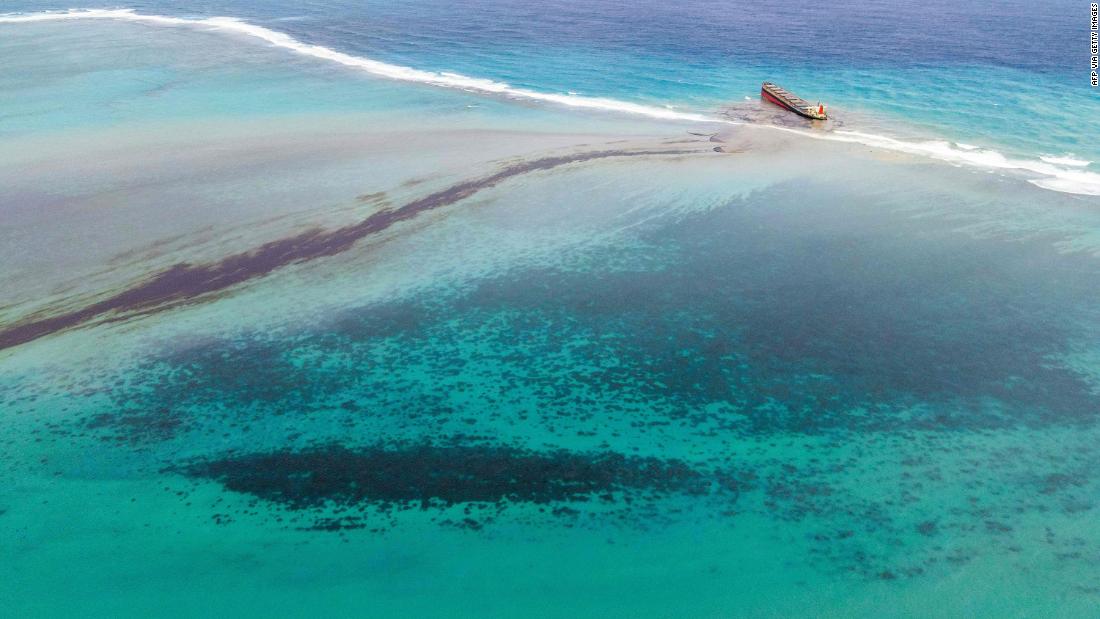 Video Shows Enormous Oil Leak In Pristine Lagoon Cnn Video 