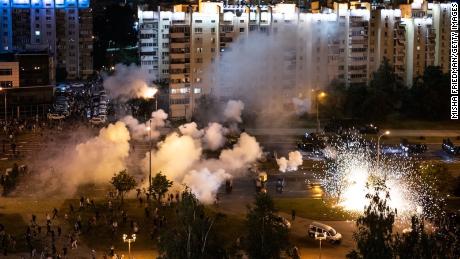 La Biélorussie était le théâtre de manifestations tendues et d'affrontements avant l'élection présidentielle lorsque les Russes sont arrivés à Minsk.